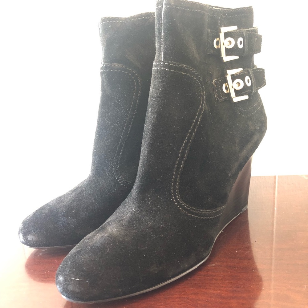 Nine West Sz 10 Black Suede Wedge Ankle Boots with Buckle Straps